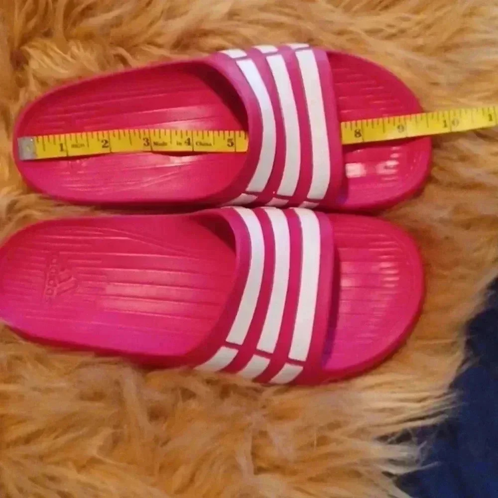 GIRL'S Adidas slides - Picture 5 of 9